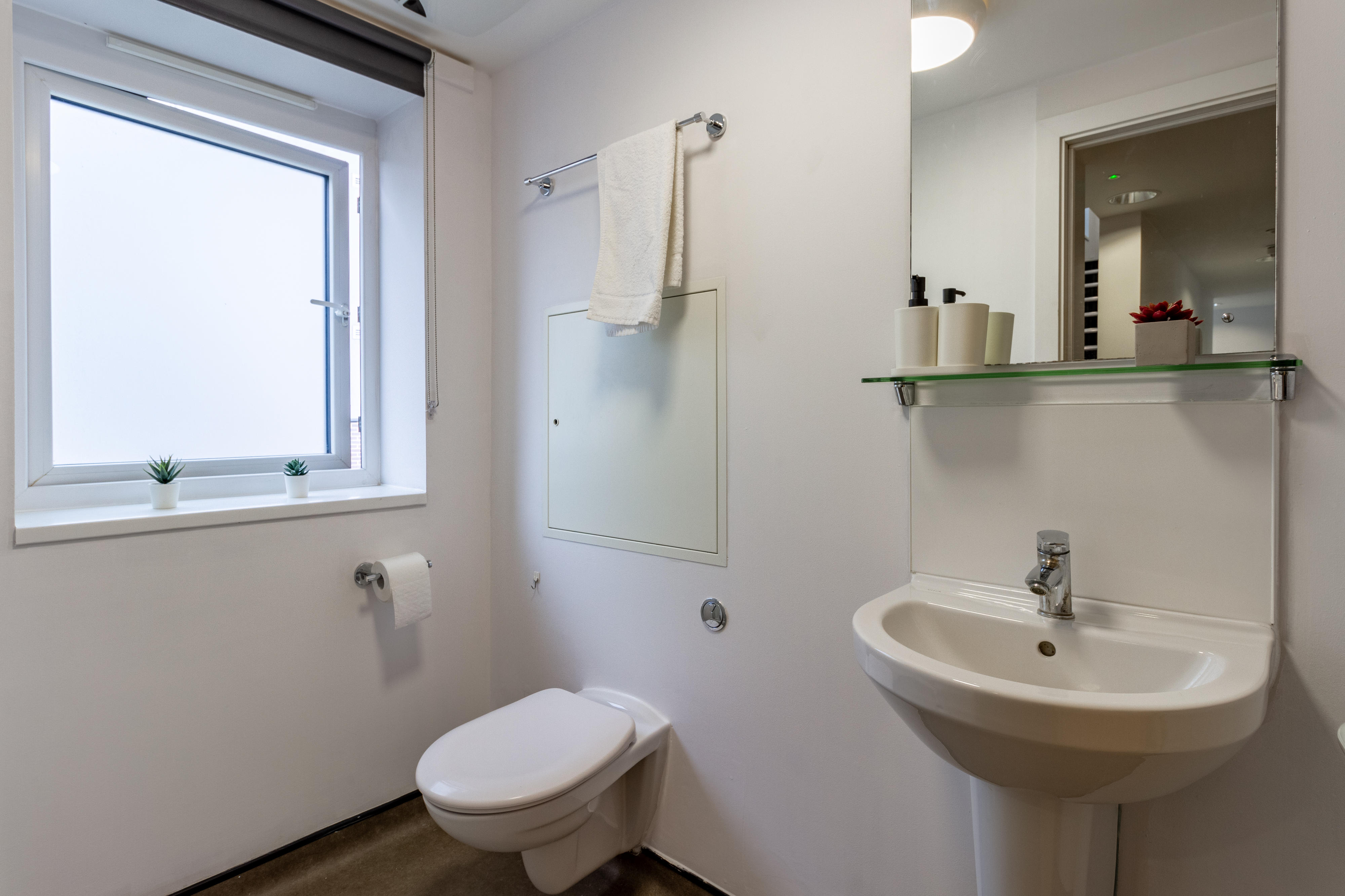 5 Bed Townhouse Bathroom (1)