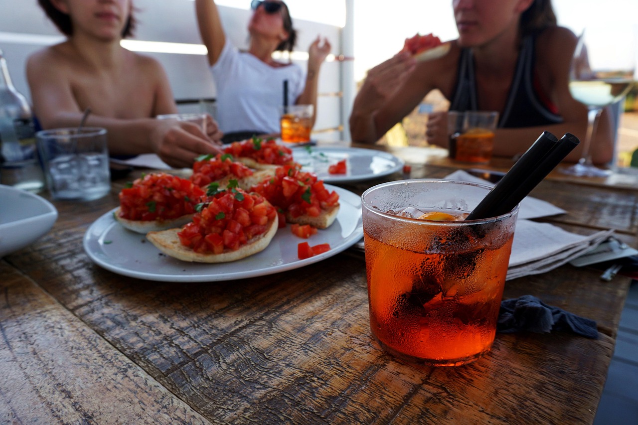bologna-aperitivo-spritz-bruschetta