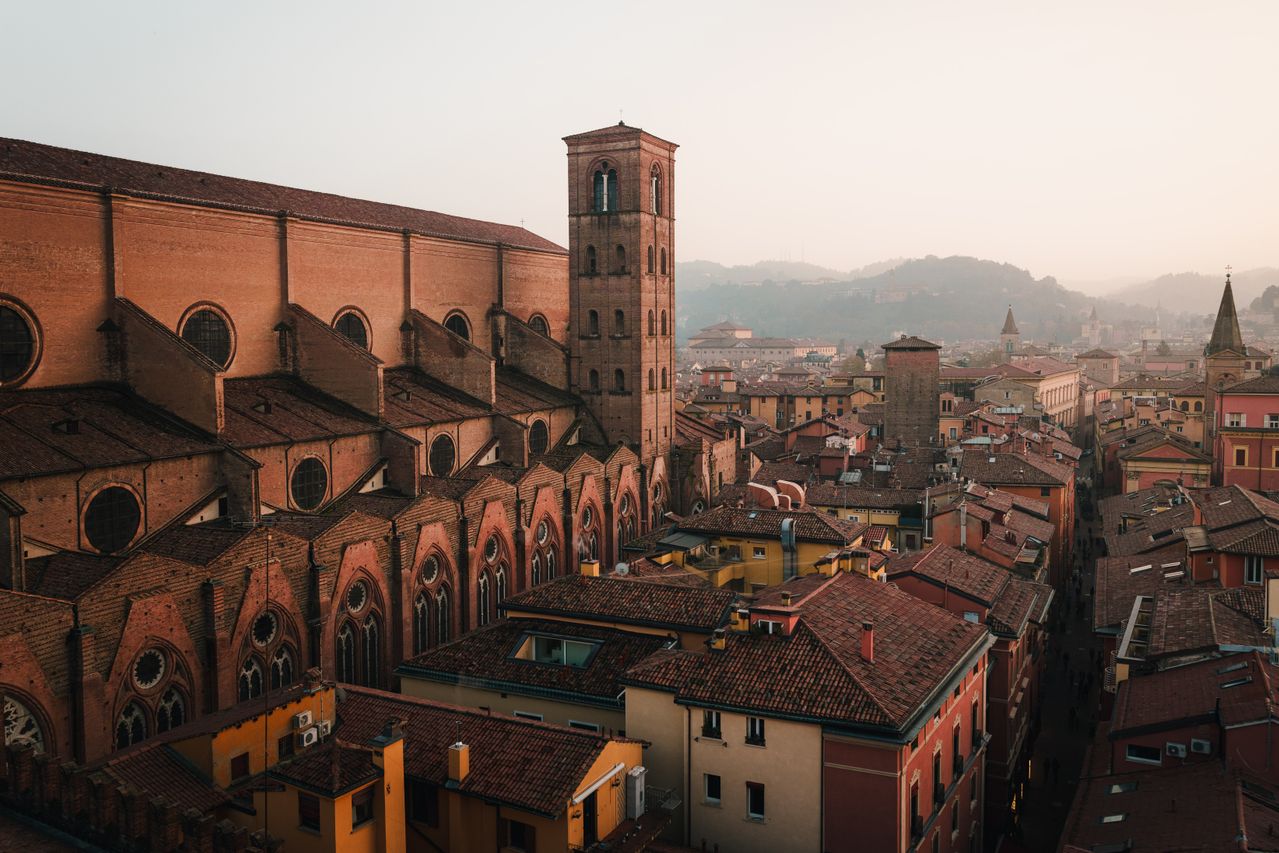 bologna-rooftops-bell-tower
